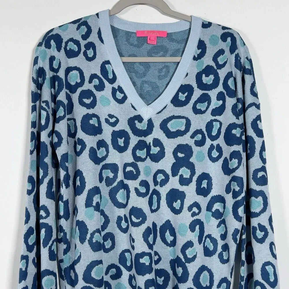 Lilly Pulitzer Jasmina Sweater Womens Sz M Skim Blue Don’t Be A Cheetah V-Neck - Picture 3 of 11